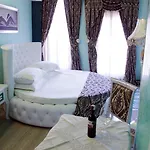 Boutique Fernando فندق تيرانا